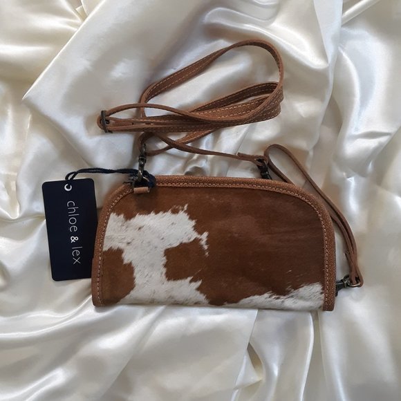 Chloe & Lex Leather Convertible Crossbody Wrist Wallet - Picture 2 of 6